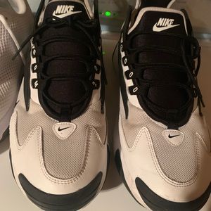 Nike zoom sneakers white and black
